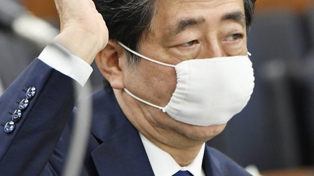 下の方のお説のとおりですわ。
いやいや、バカ面晒す程度ならいいんですよ。
裁判というのが公の機関を使ってる以上、メリットがなったら一切だんまりじゃ、食い逃げです。
現況見る限りアー姐さんの態度はなってません。
このままでは私も甚だ遺憾ながら、バカッター分類の反対派なるものに回らざるを得ません。
何ですか?あのバカッターは!
埒もない投稿に茶坊主が一斉によいしょを入れてさ。
どうしても傷口を舐めて貰いたいならお付に、女なら誰でも持ってる足の付け根の大傷でも舐めて貰えばいい!
と、シモネタに続ければ…
往時のオウムでは股舐め修行ってのはなかったのかしら?
まさかのうんち食べ修行があったというだから、これもあっても不思議ではありません。
掲示板サイトのSM板で年下女上司ものとして、結構話題になってましたよ。
オウムってのは年齢や外部での地位は一切度外視の軍隊組織。
TVでも、自分の娘の年代よりも下と思われるティーン女幹部に絶対服従している壮年男の信者の姿を、よく映してましたよ。
そのティーン♀がこっそり悪戯心を起こしたら…そこらあたりがヒントでしょうね。
時にオウムの連中ってのは、きわめて不衛生でろくすっぽ風呂にもはいらないものですから、匂うですよ。
ことに新陳代謝の激しいティーンなんてのは、汚れギャルという月並みな言葉では片付かないほどのきったなさでしょうね。
その彼女が股舐めを命令してきたとなったら…
もうこの世の地獄ですわ。
アンモニア原液を嗅がされたの等しい激臭で鼻がバカになった状態で、垢とシッコで貼り固まった陰毛を唾液で溶かして飲み込むとこが出発。
ことによったら、うんちを喰わされるより不潔かもしれませぬぞ。
あまりのつらさに、大の男が声を上げて泣くこと必定です。