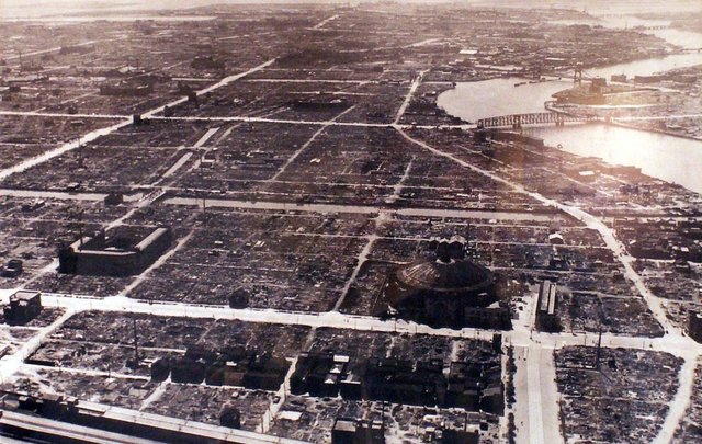 After_Bombing_of_Tokyo_on_March_1945_19450310.jpg